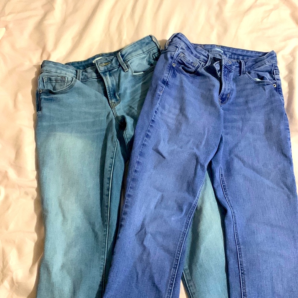 Old navy size 0 skinny jeans. 2 pair sold together